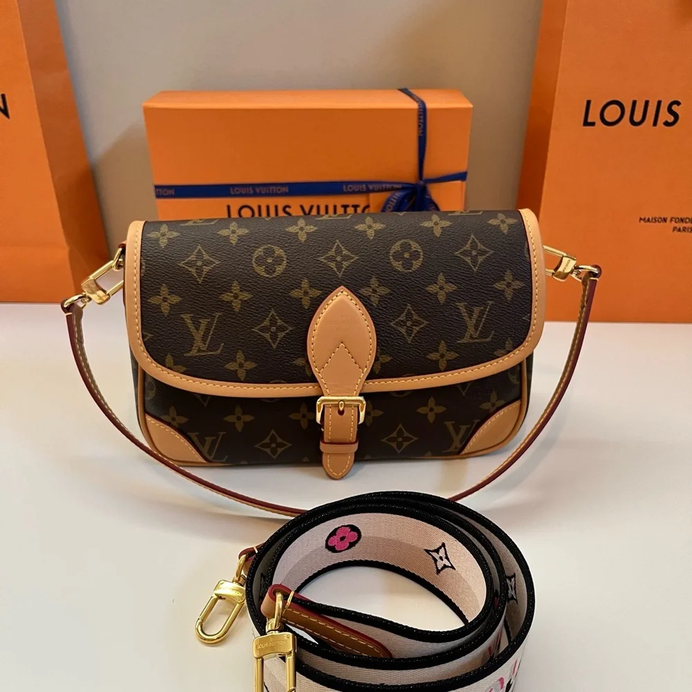 🔥Authentic Louis Vuitton Diane 🔥 - Picture 4 of 8